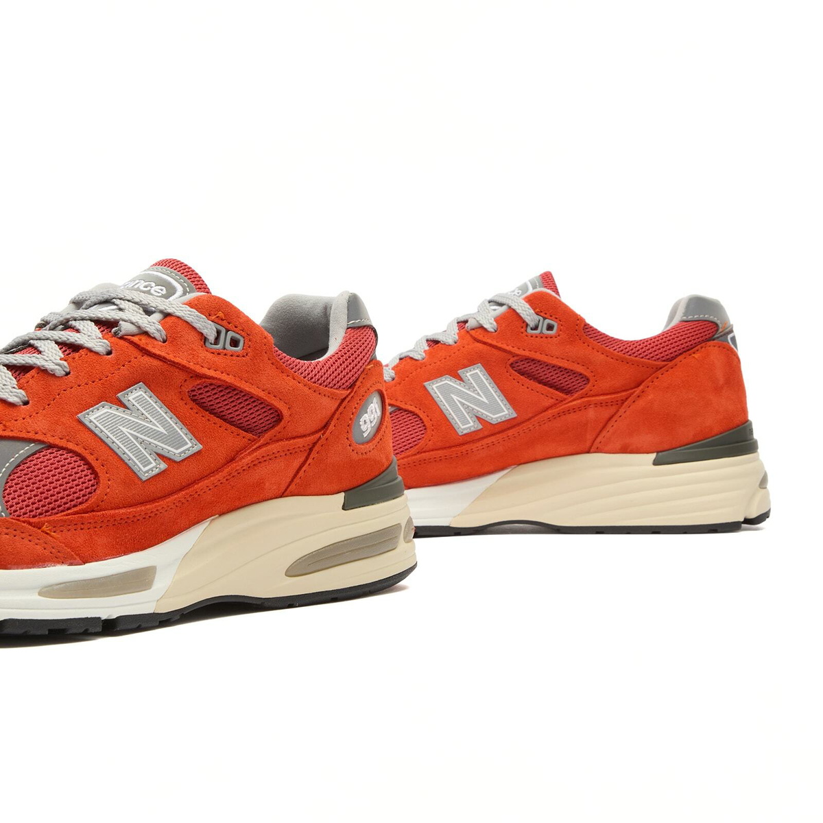 New Balance 991v2 Sneaker in Grenadine/Fire Whirl