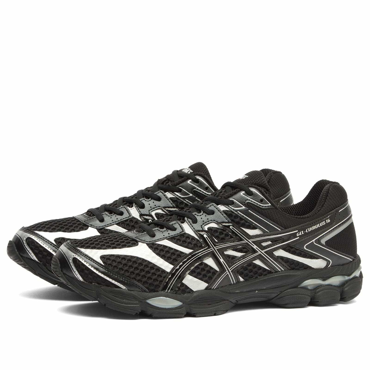 Asics Gel-Cumulus 16 Sneakers in Black/Black