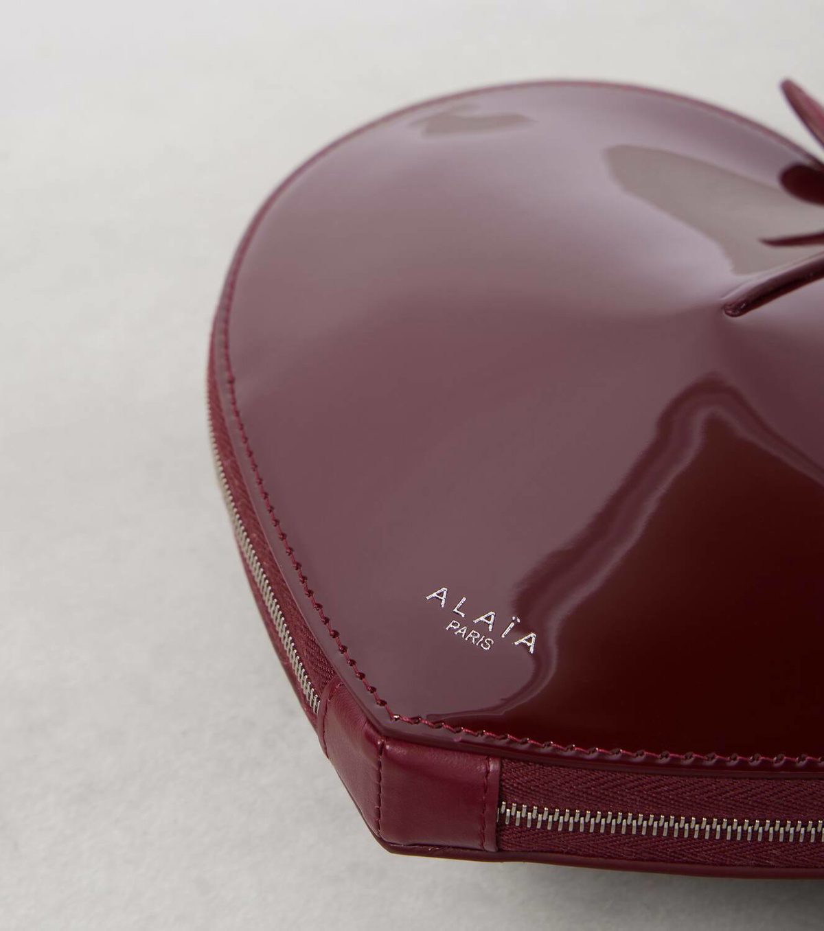 ショルダーバッグ・ポシェット ALAIA LE CUR PATENT LEATHER SHOULDER BAG ALAÏA Le Coeur patent-leather shoulder bag | NET-A-PORTER
