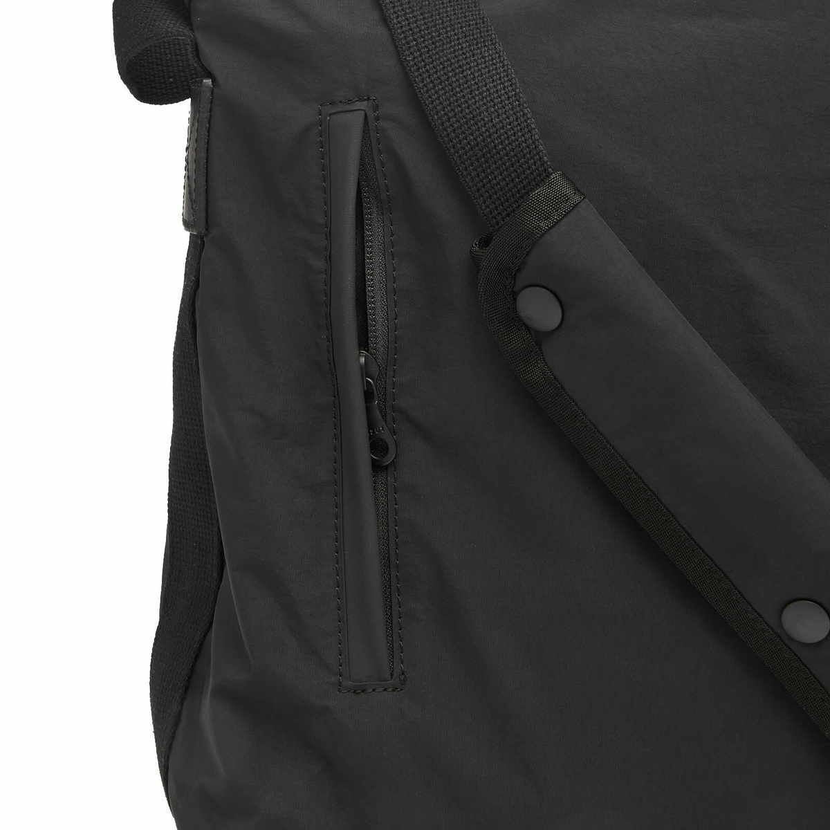 Mazi Untitled Terse Cross Body Bag in Black 