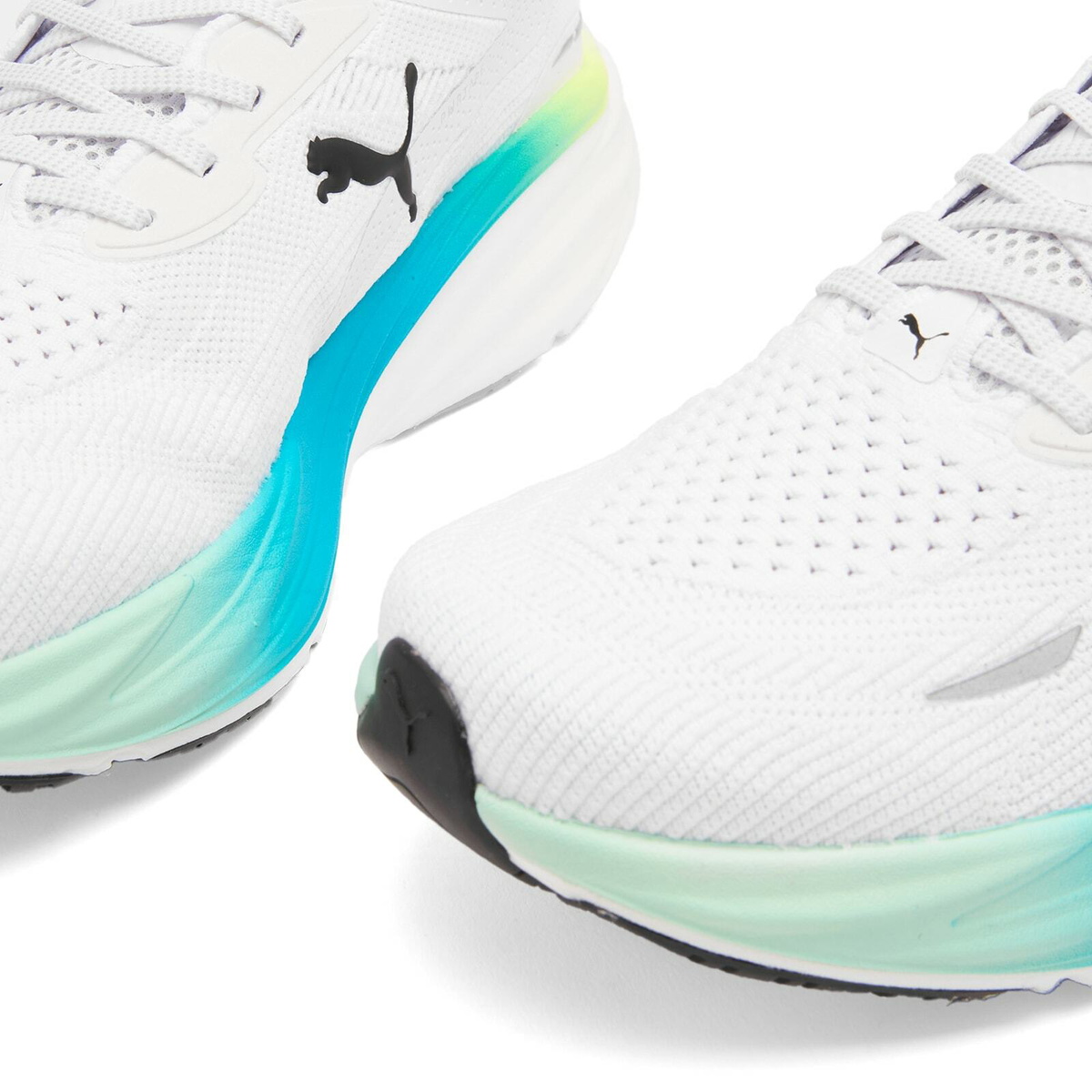 Puma Magnify NITRO 3 Sneaker in White/Mint Melt