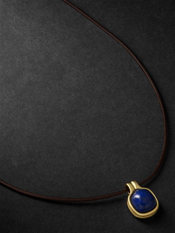 Photo: Fernando Jorge - Cushion 18-Karat Gold, Leather and Lapis Lazuli Necklace