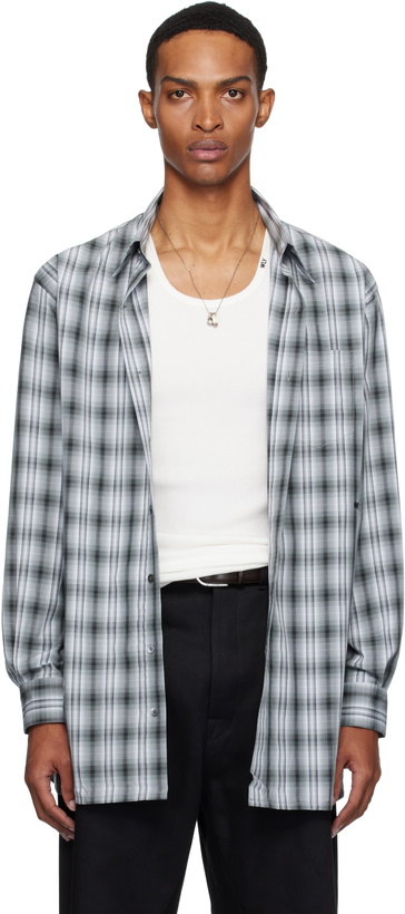 Photo: WILLY CHAVARRIA Gray Point Collar Dress Shirt
