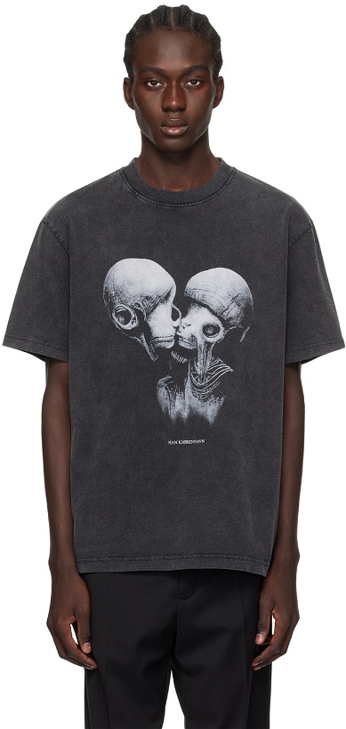 Photo: Han Kjobenhavn Black Aliens Kissing T-Shirt