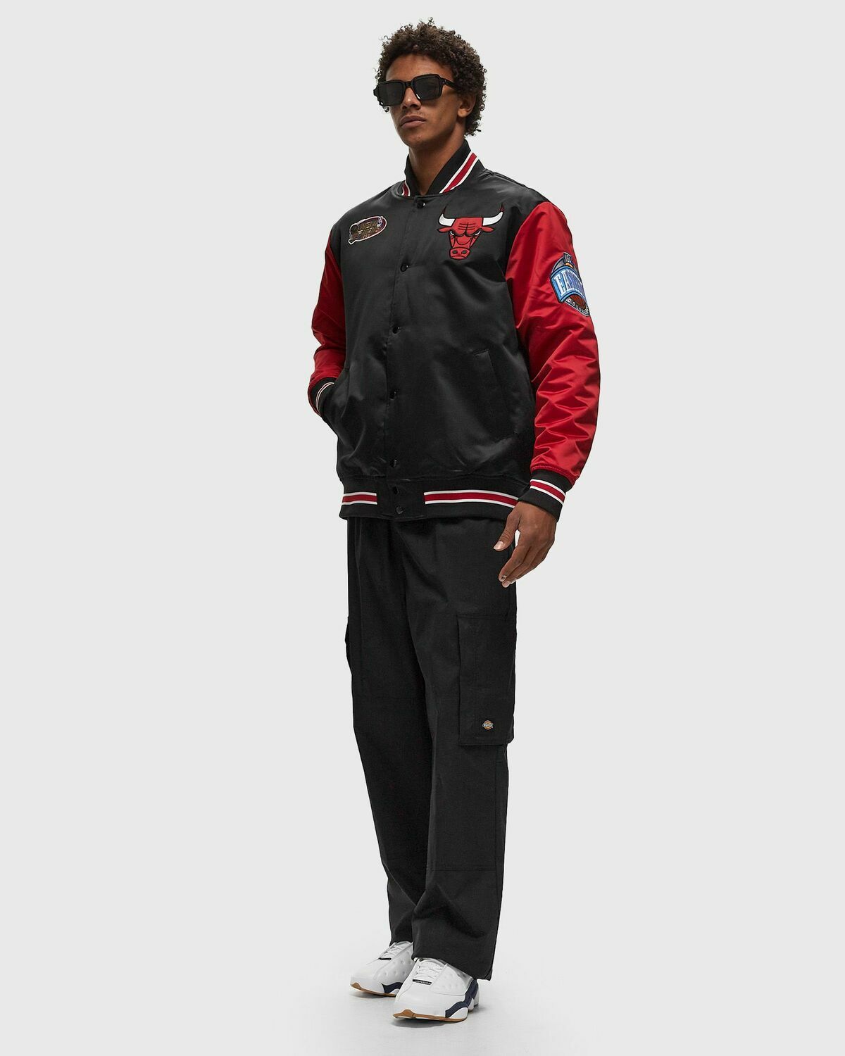 Mitchell & Ness Nba Primetime Heavyweight Satin Jacket Vintage Logo Chicago Bulls   Black/Red     College Jackets/Team Jackets   S