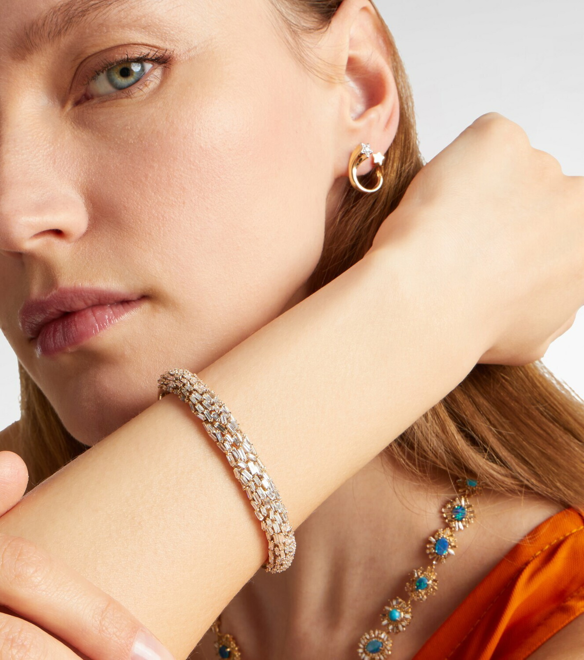 Suzanne Kalan 18kt gold bangle with diamonds