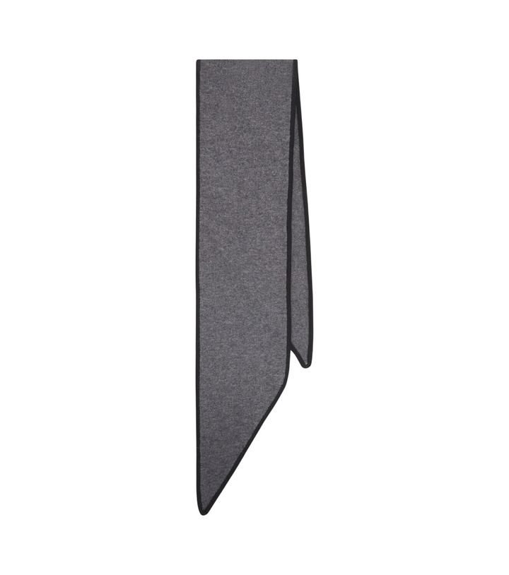 Photo: Lisa Yang Chelsea cashmere scarf
