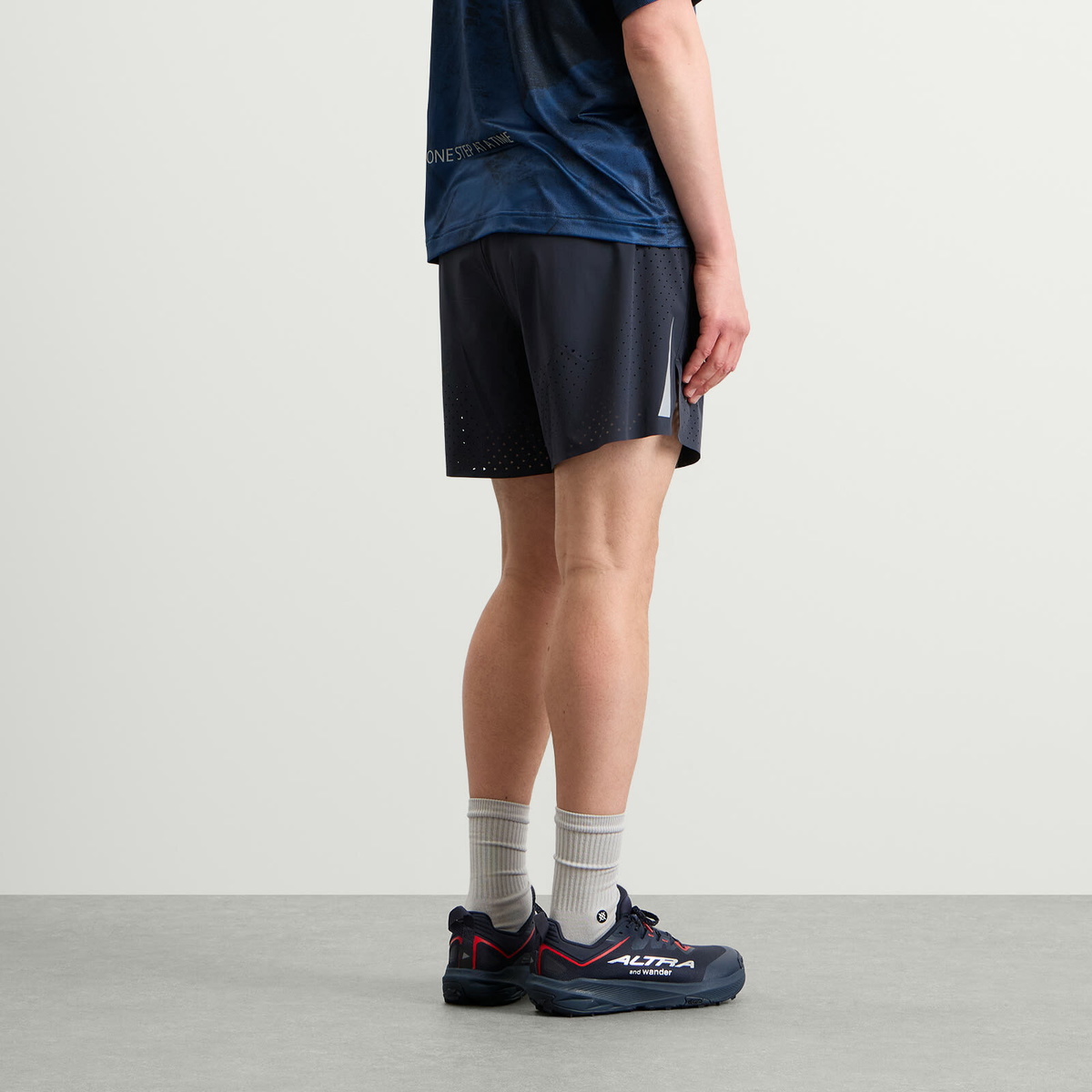 and wander Men's x Altra Ventilation Shorts in Navy