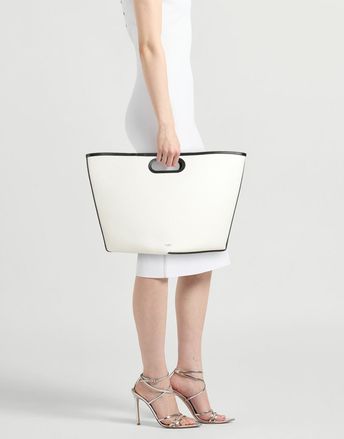 Alaïa Womens Handbag in White