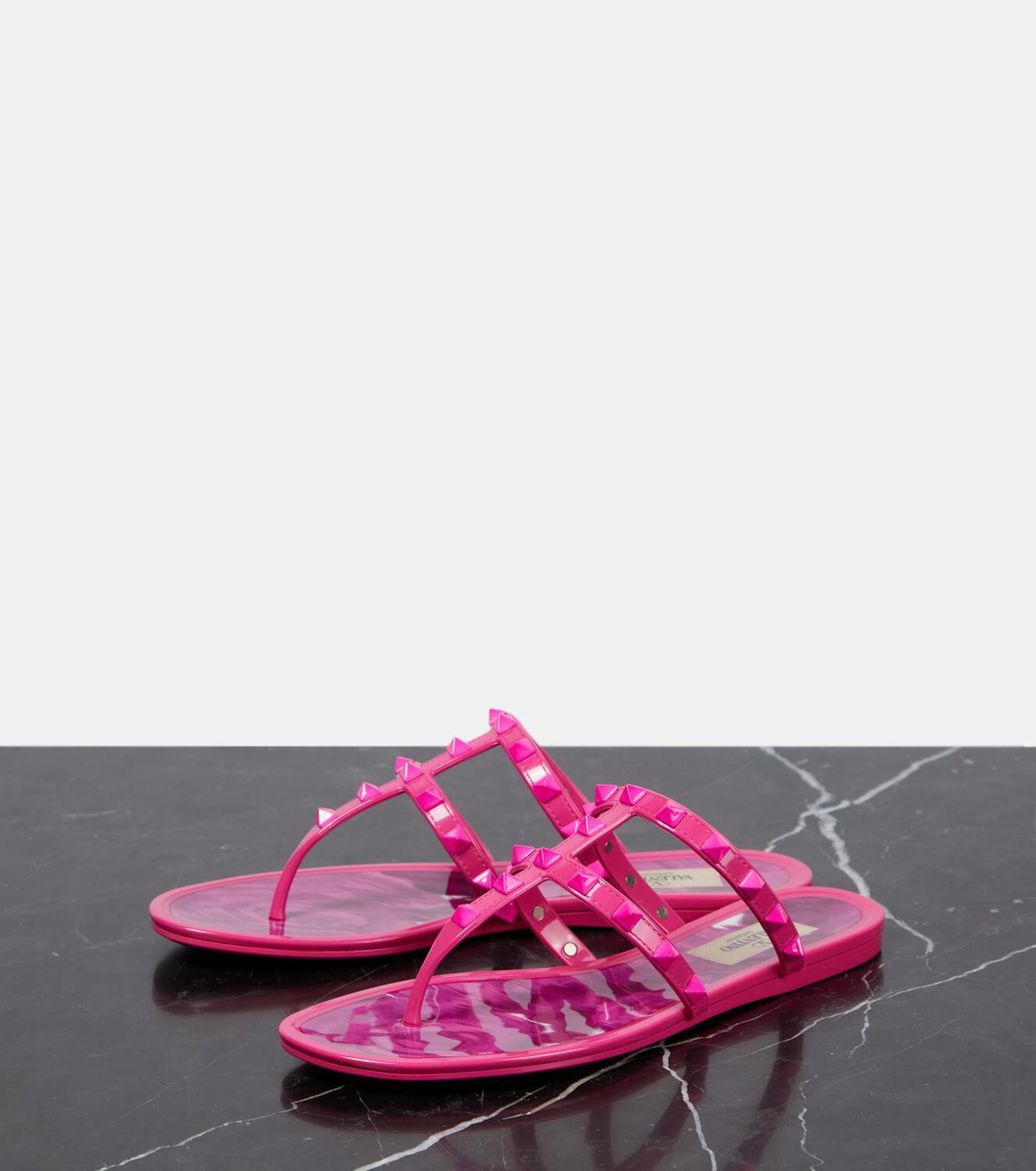 サンダル・ミュール VALENTINO Antiqued pink leather Rockstud thong sandals Valentino Garavani Rockstud thong sandals Valentino Garavani