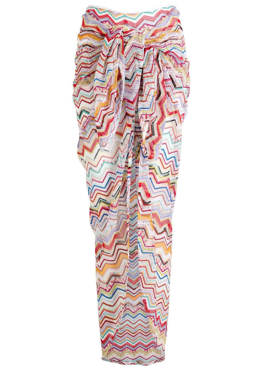 Tailored Shorts with shiny ZigZag pattern