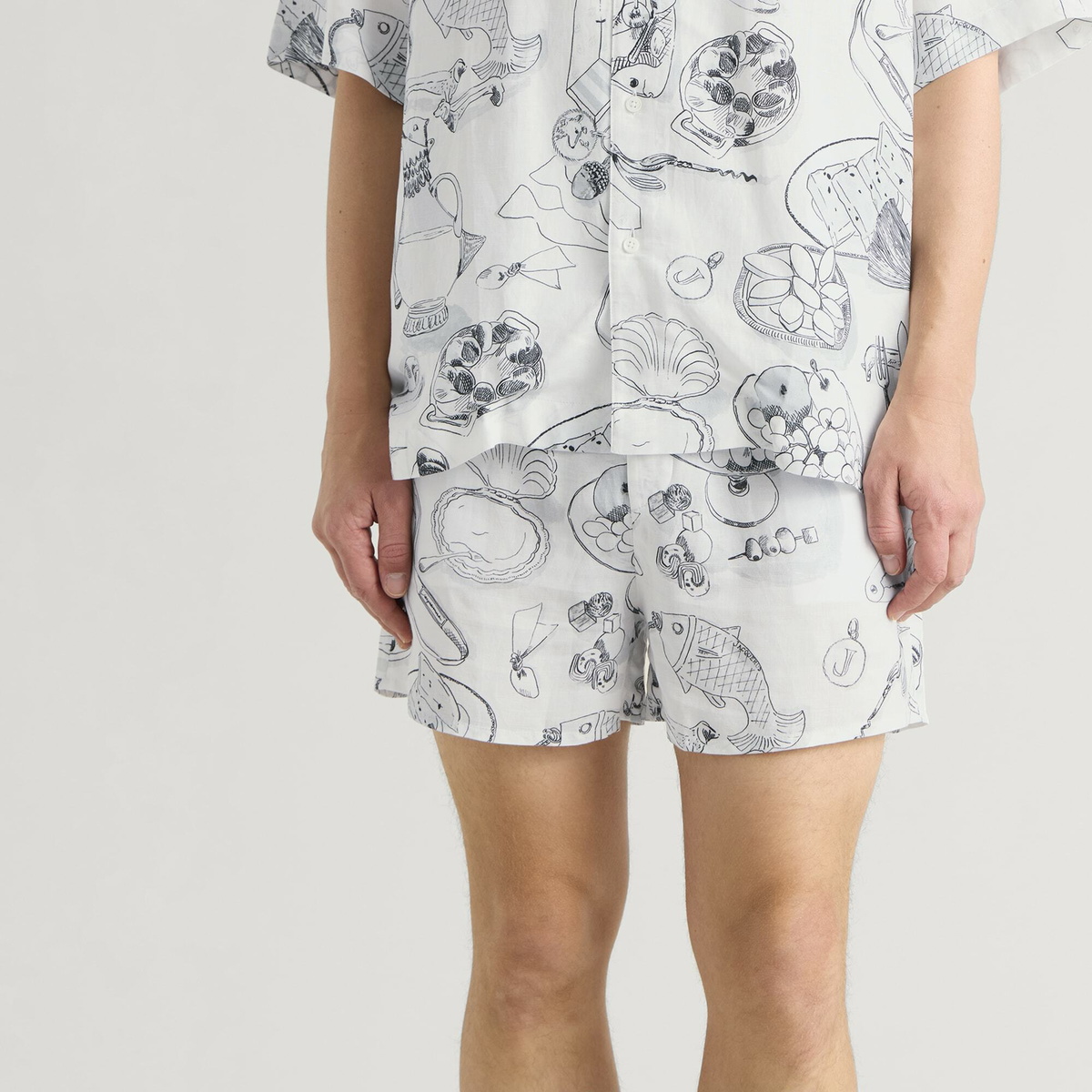 Jacquemus Men's Printed Boxer Style Shorts in Print Table Off-White/Bla