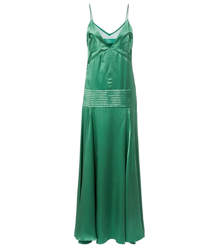 Photo: Xu Zhi Embroidered pleated silk satin gown