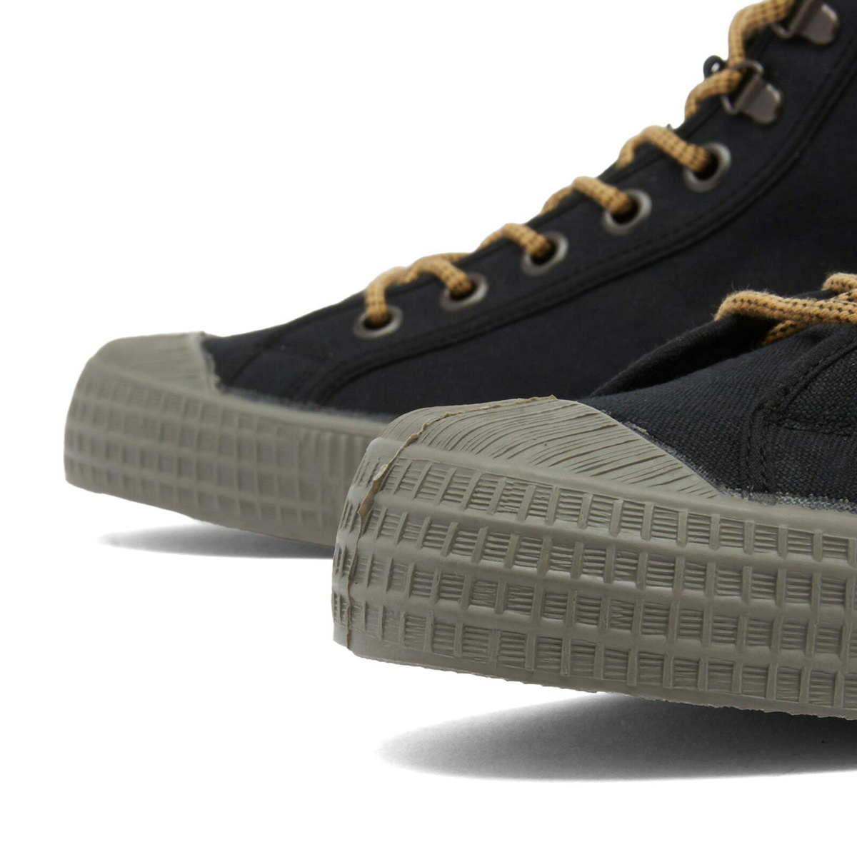 Novesta Men's Star Dribble Hiker in Black