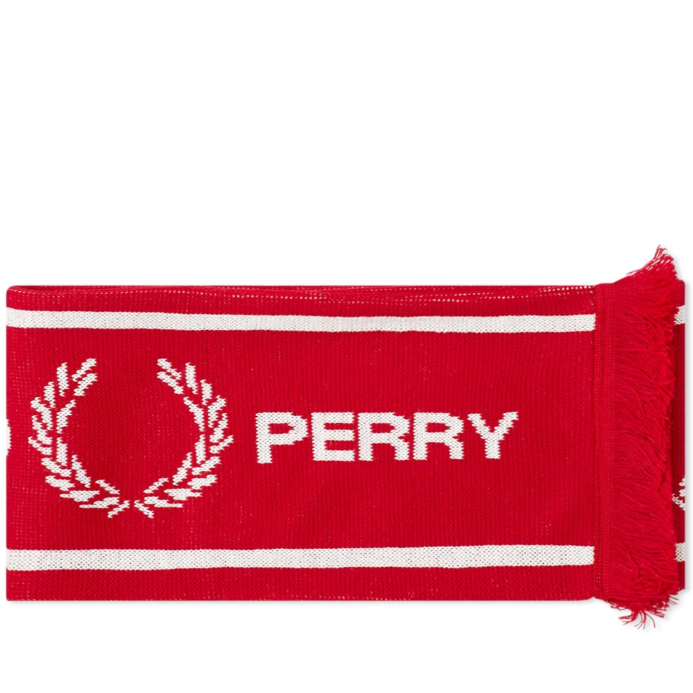 Photo: Fred Perry Authentic Graphic Logo Scarf