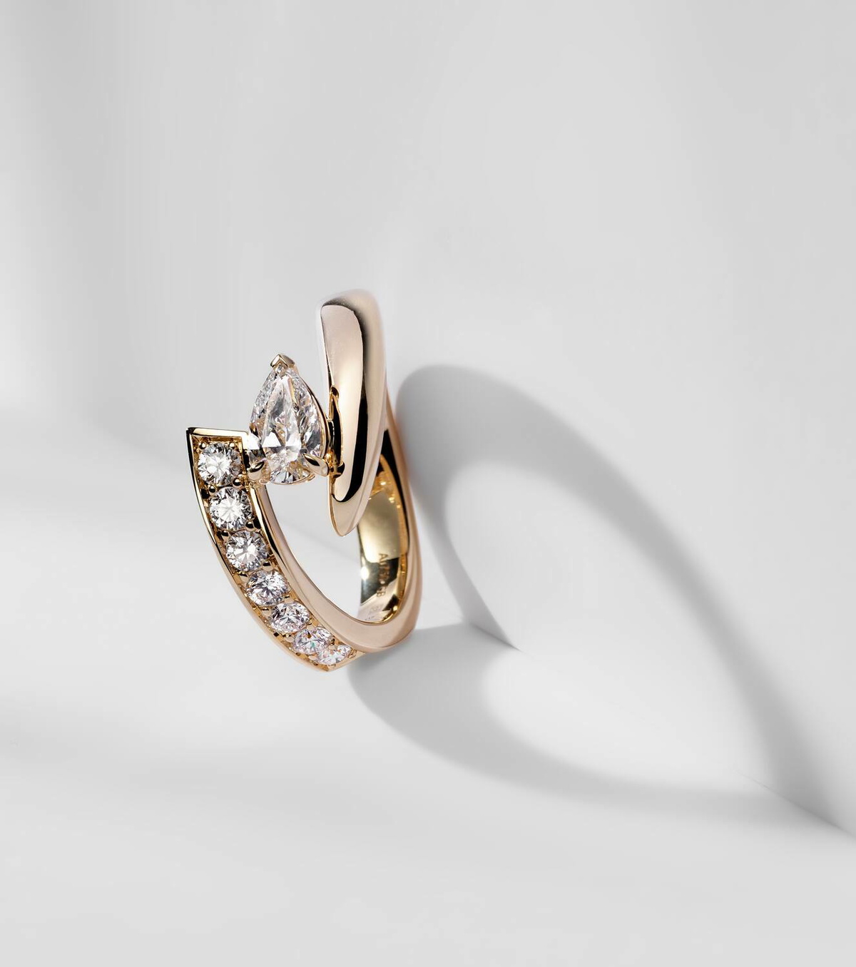 Bucherer Fine Jewellery Inner Fire 18kt gold ring with diamonds