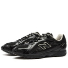 New Balance 204L Sneaker in Black