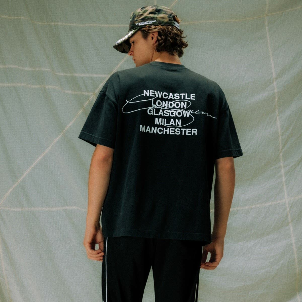 END. x Cole Buxton Signature City T-Shirt in Vitnage Black - Blue Text