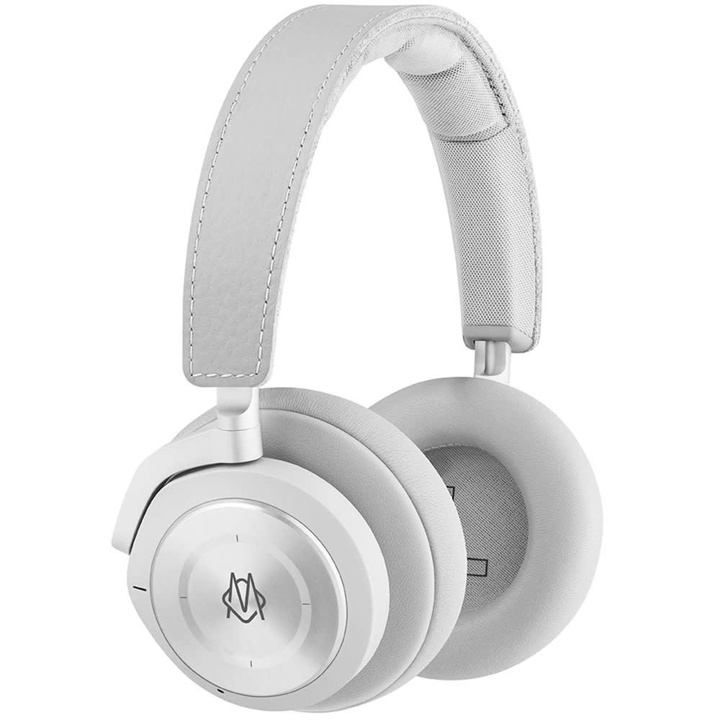 Photo: Bang & Olufsen x RIMOWA H9i Headphones