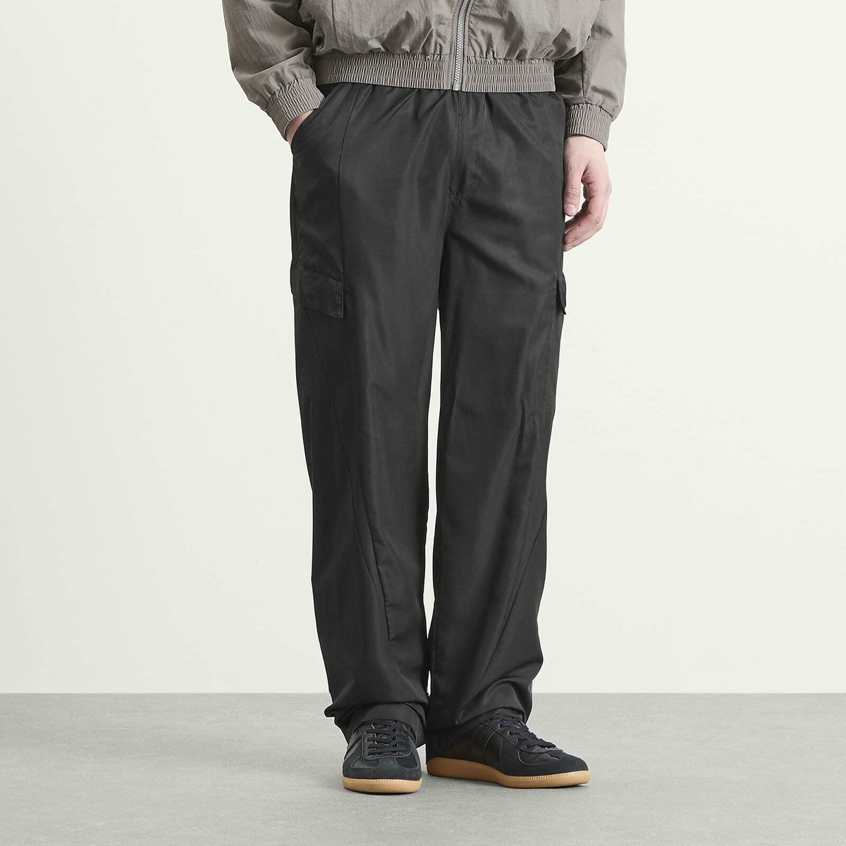 Umbro Men's Cargo Pants in Black
