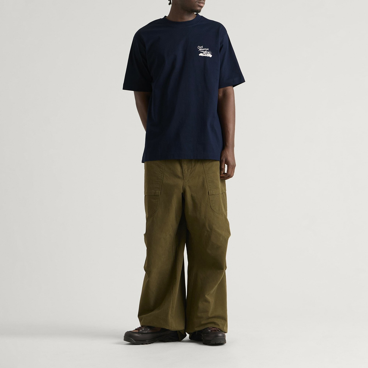Café Mountain Men's Legacy T-shirt in Navy