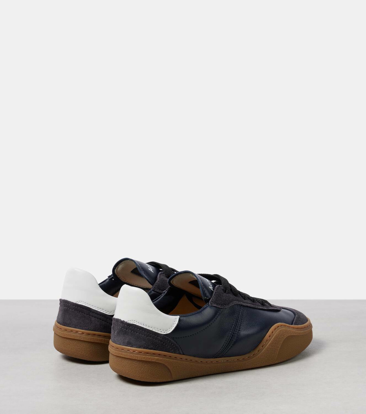 Acne Studios黒スエードシューズ Acne Studios Logo suede-trimmed sneakers Acne Studios