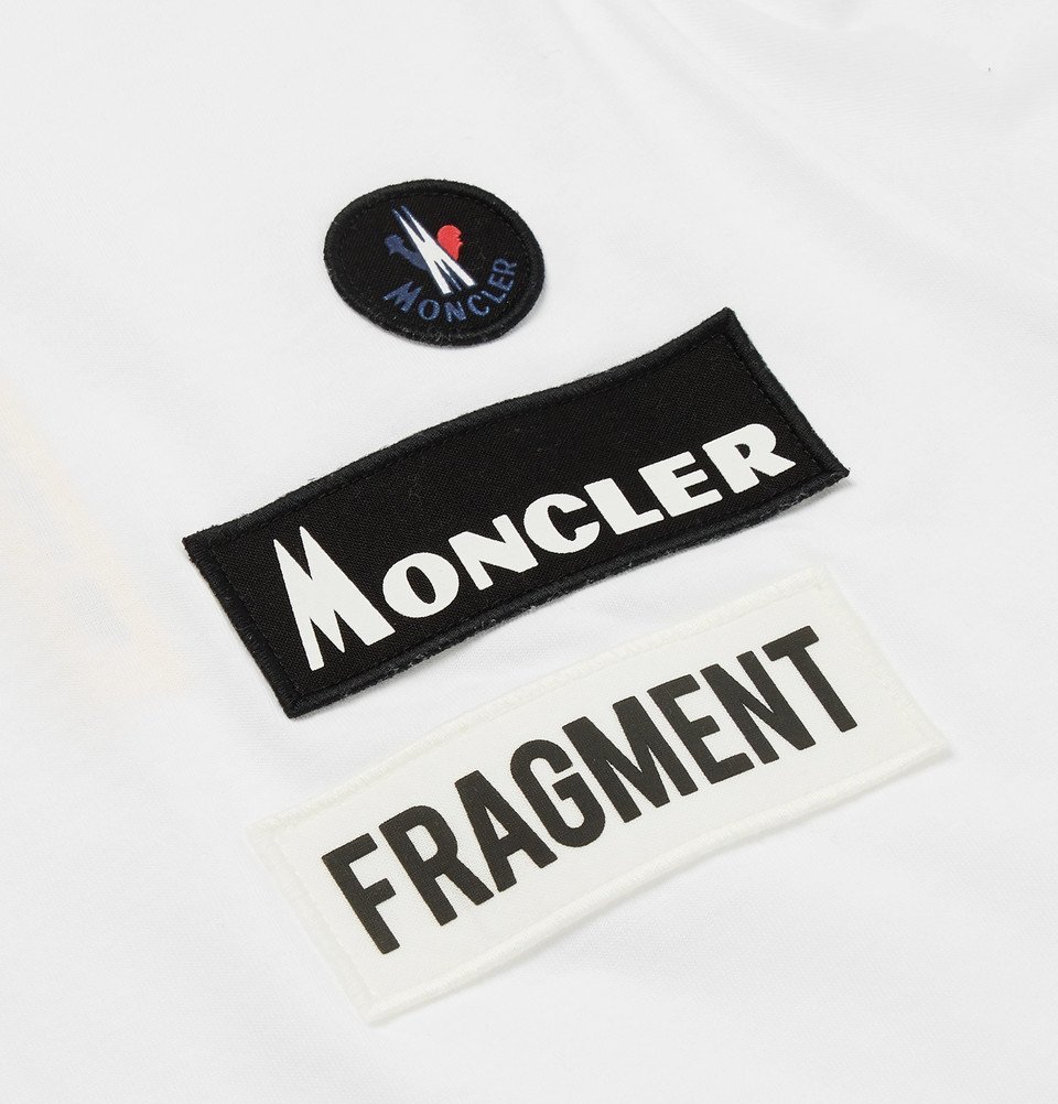 日本激安MONCLER　GENIUS　FRAGMENT　ロゴ　白T Ｔシャツ　Sサイズ トップス