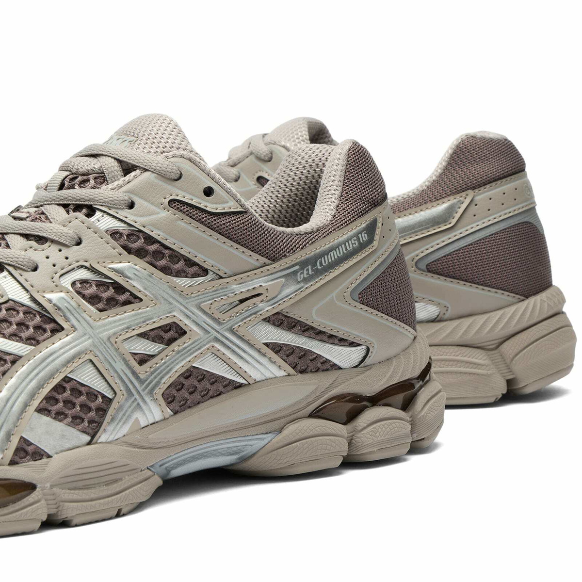 Asics GEL-CUMULUS 16 Sneaker in Cocoa Powder/Pure Silver