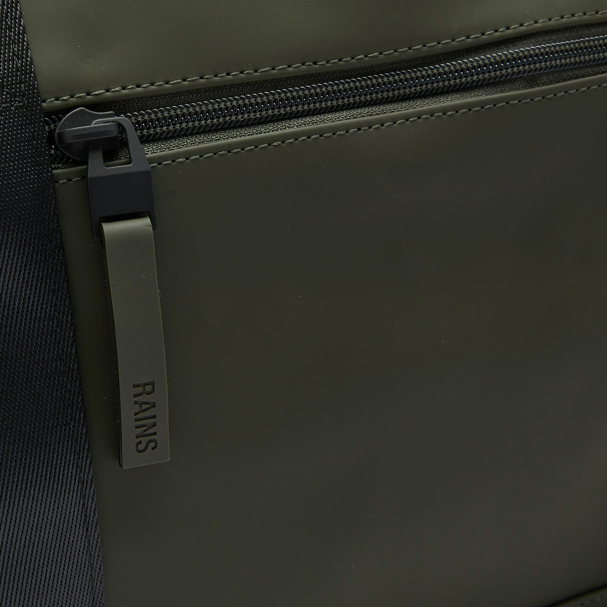 Rains Men's Trail Gym Bag in Green Rains