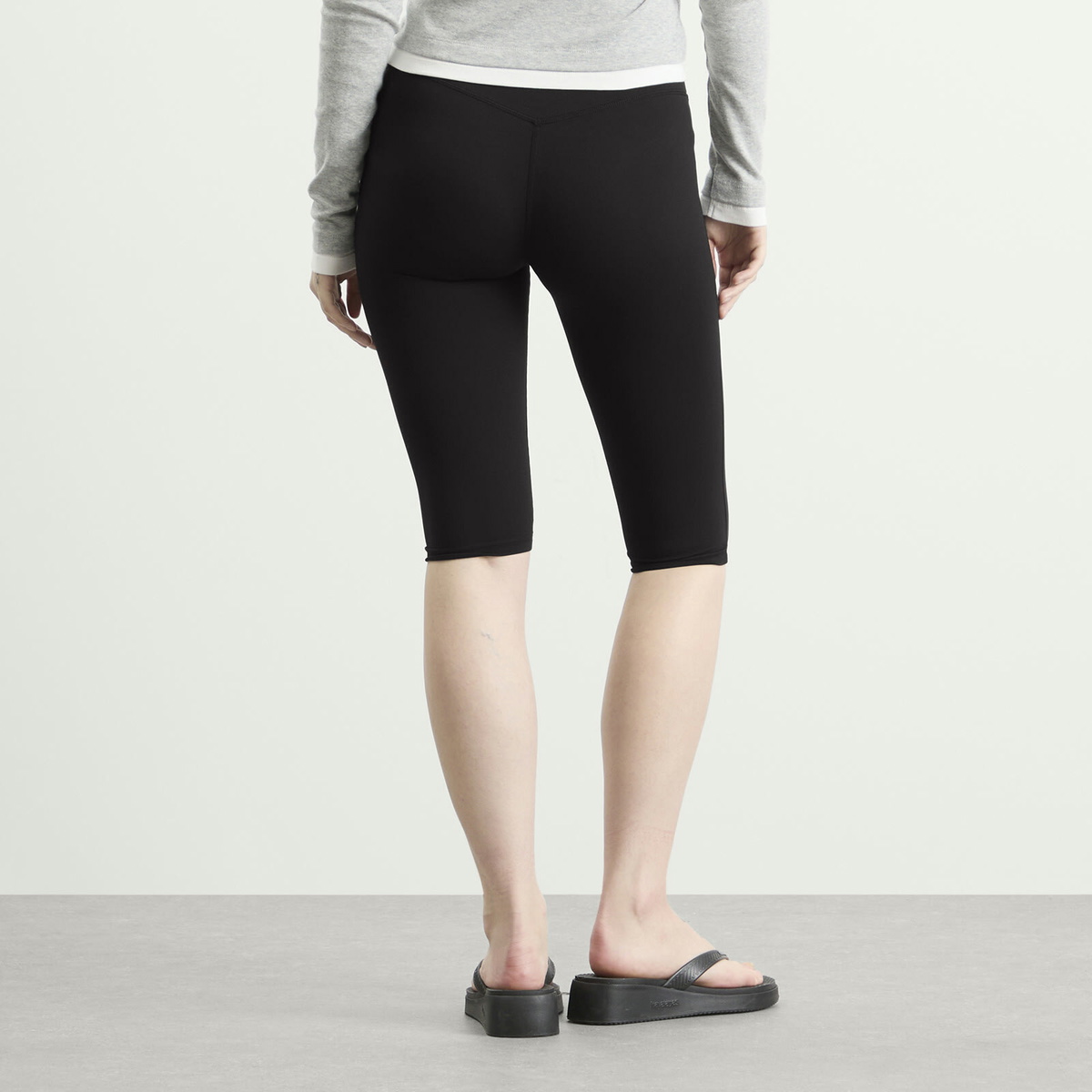 TALA Women's Capri Leggings in Black