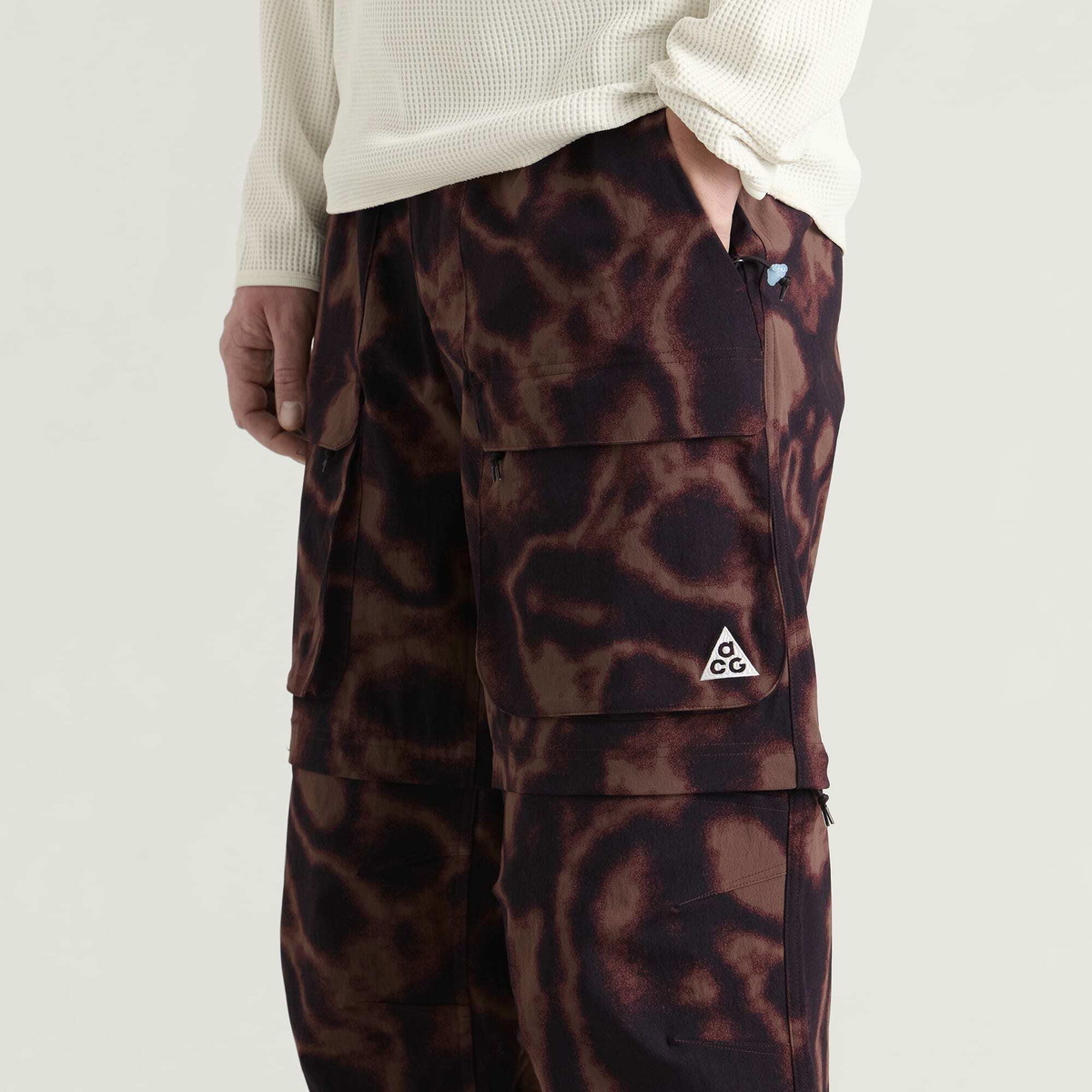Nike Men's ACG Smith Summit Cargo Pant in Black/White