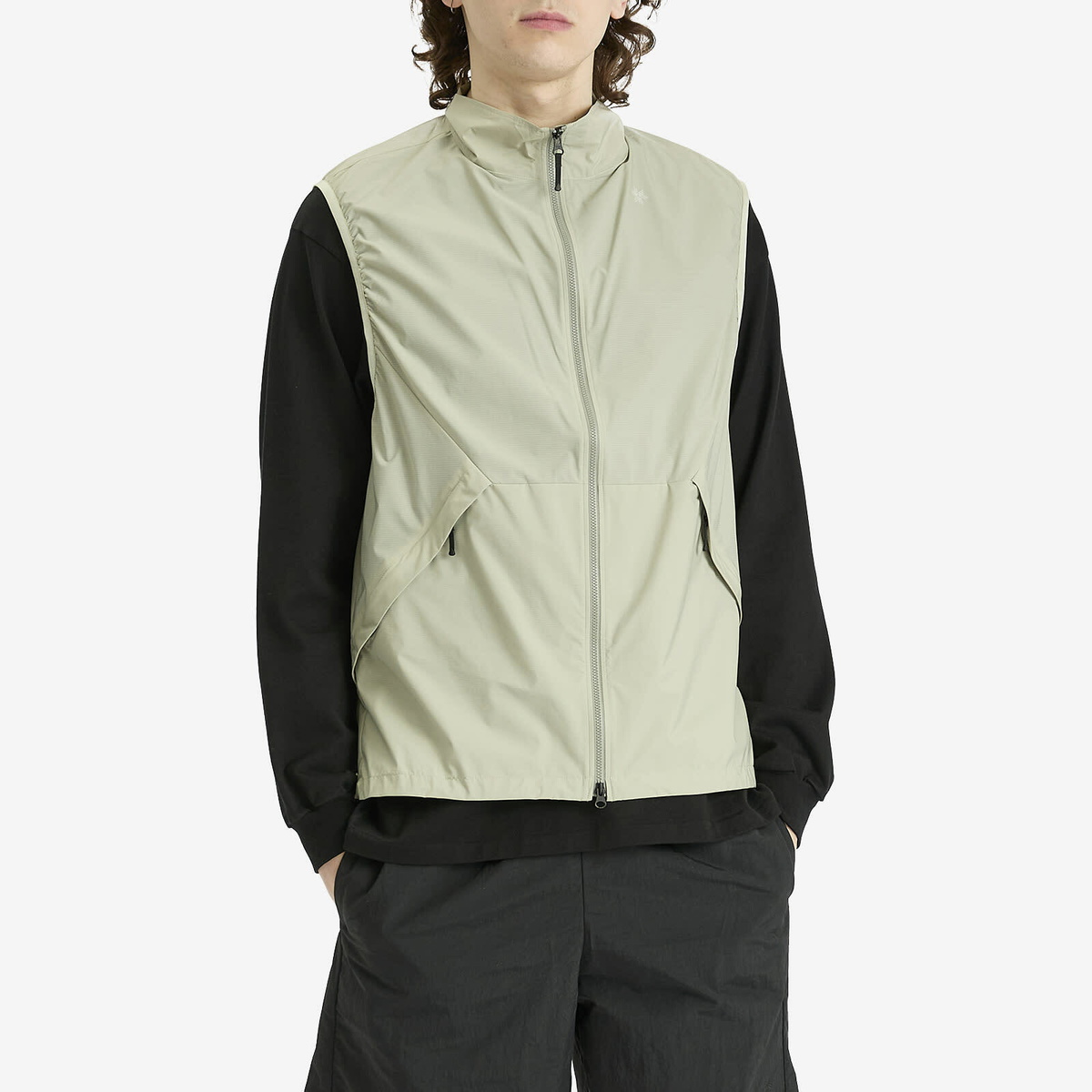 Goldwin Men's Pertex Equilibrium Wind Vest in Fog Beige