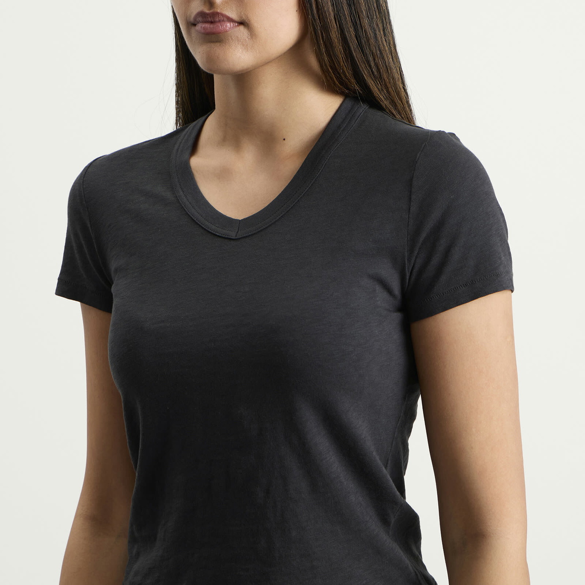 SKIMS Women's Worn In Jersey Baby V Neck T-Shirt in Washed Onyx