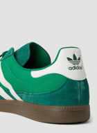 adidas - Universal Sneakers in Green