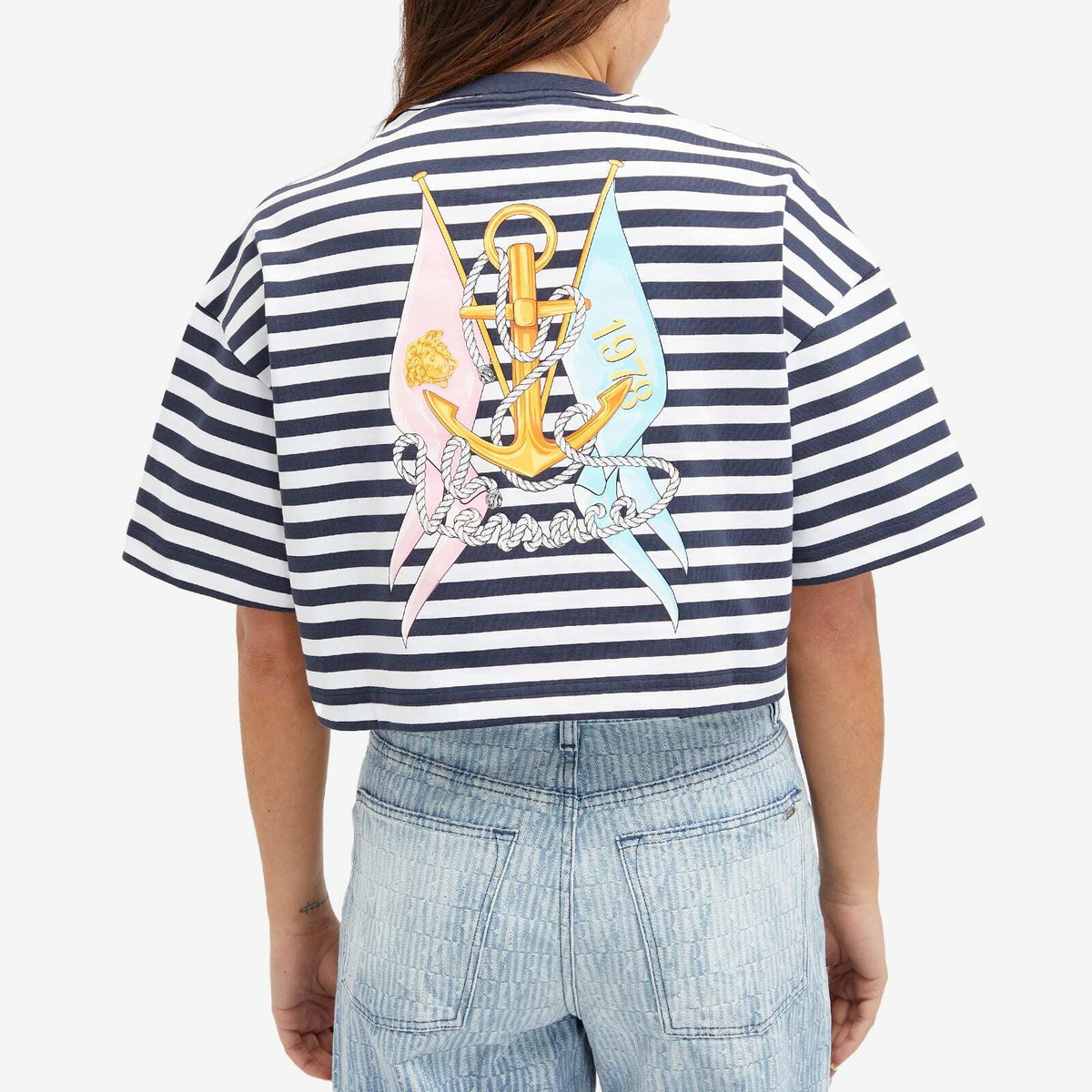 Tシャツ・カットソー VERSACE Women Tunic Tops 1018898 1A13610 1000 WHITE Versace Women's Crop Stripe Logo T-Shirt in White/Navy/Multi