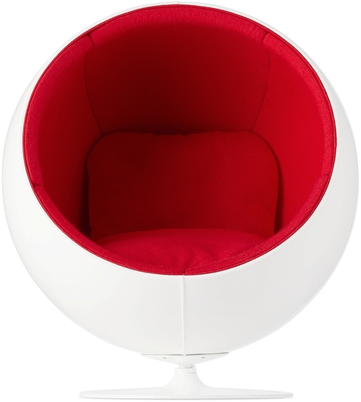 Photo: Vitra White Ball Chair Miniature