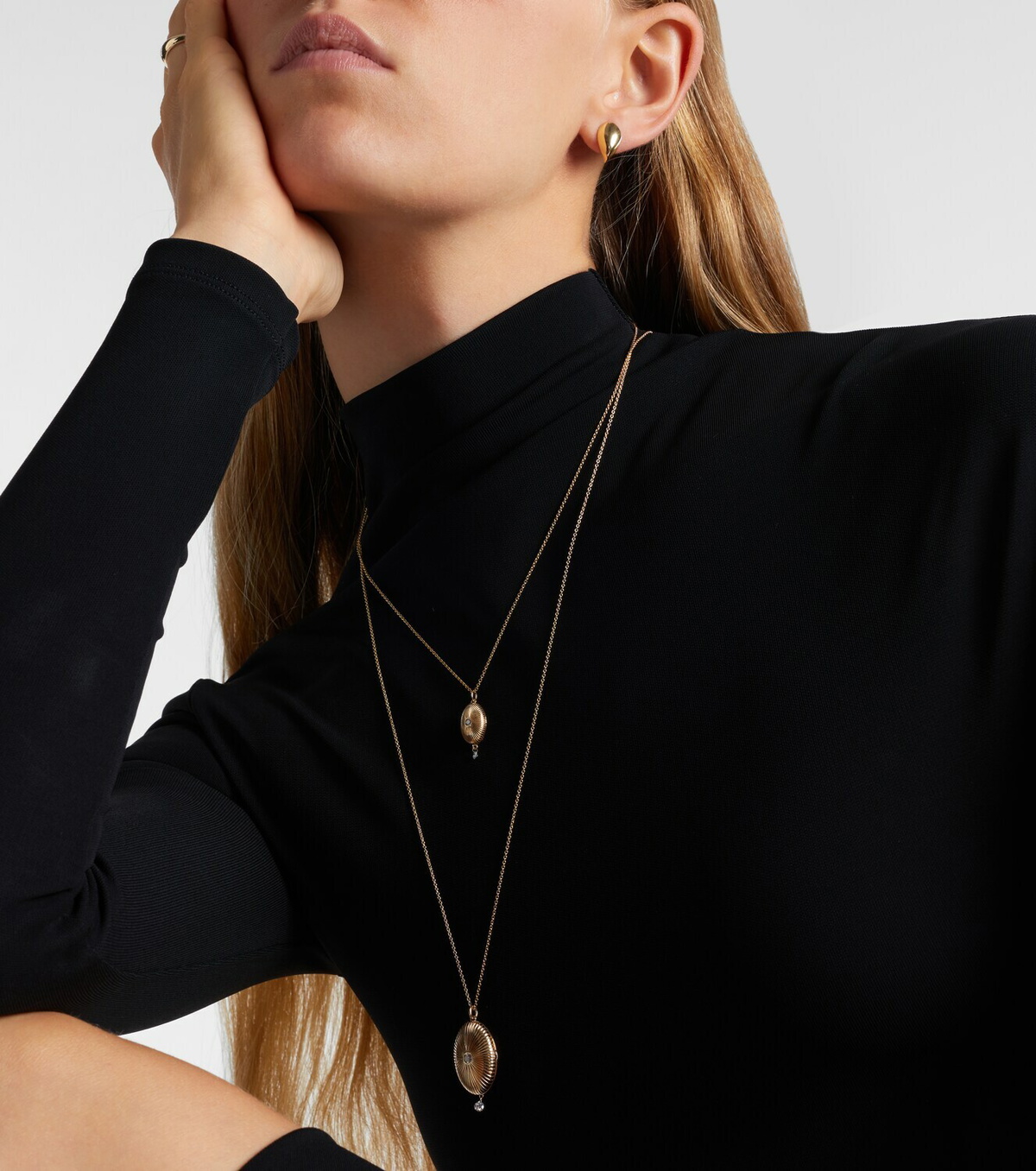 Persée 9kt gold locket necklace with diamonds