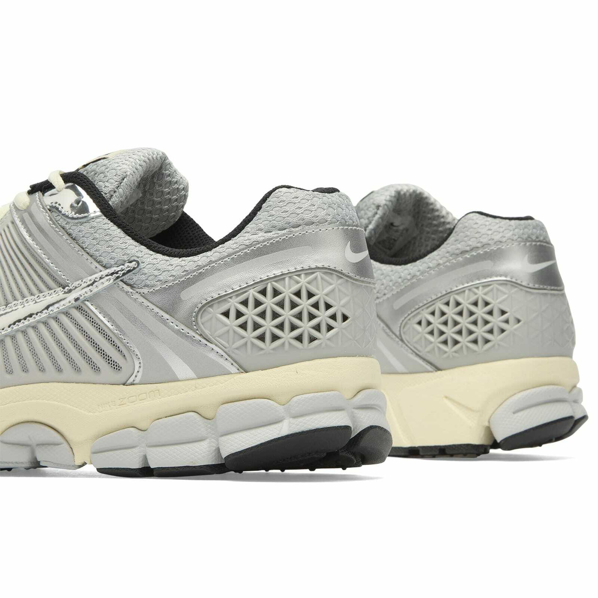 Nike Vomero 5 Chrome Sneaker in Grey/Chrome/Silver