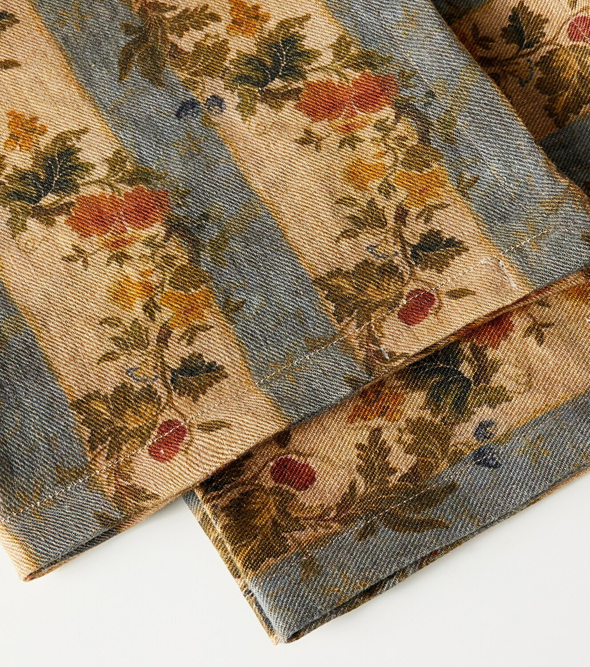 The House of Lyria Banksia set of 2 floral linen napkins