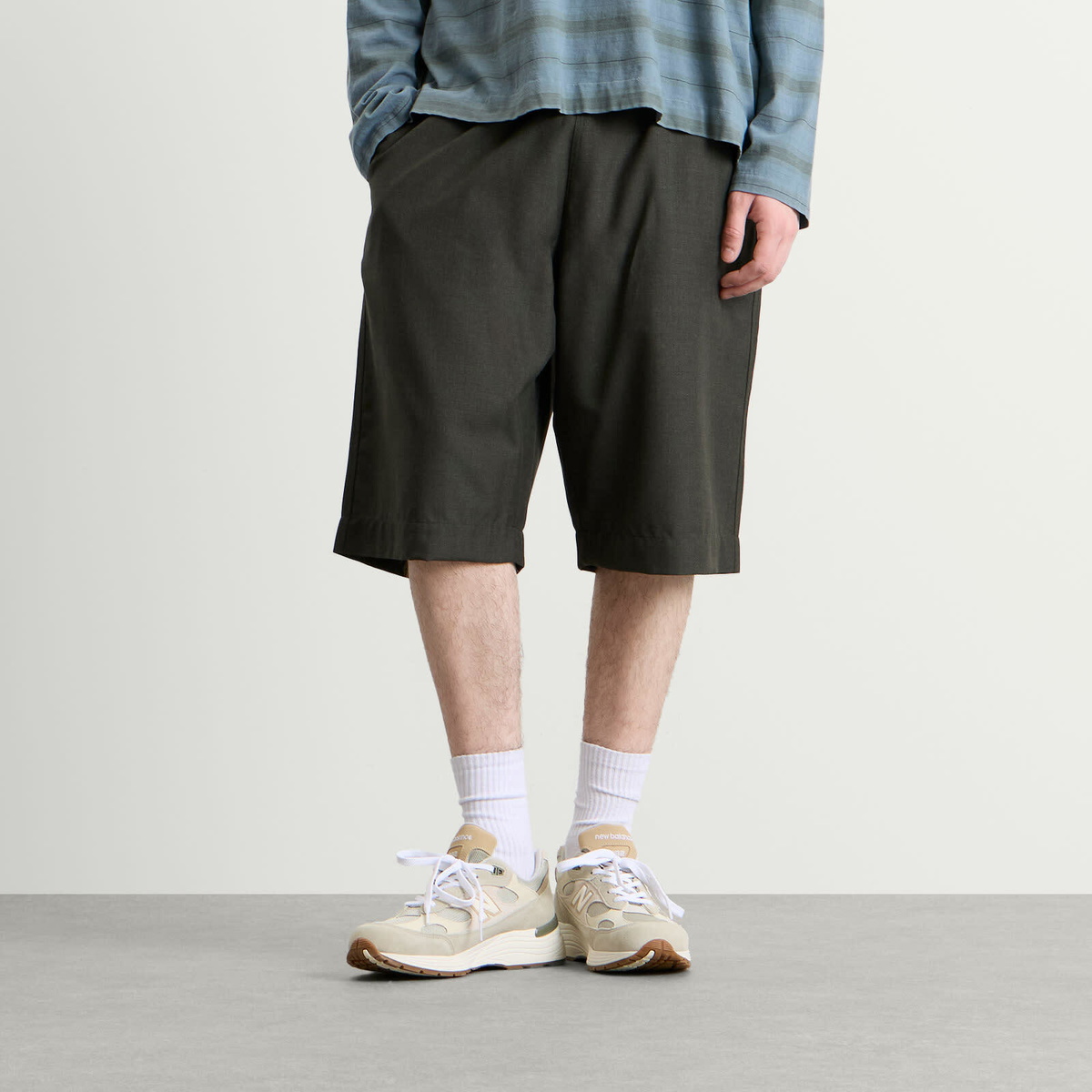 Universal Works Men's Tropical Suiting Vacation Shorts in Olive Marl