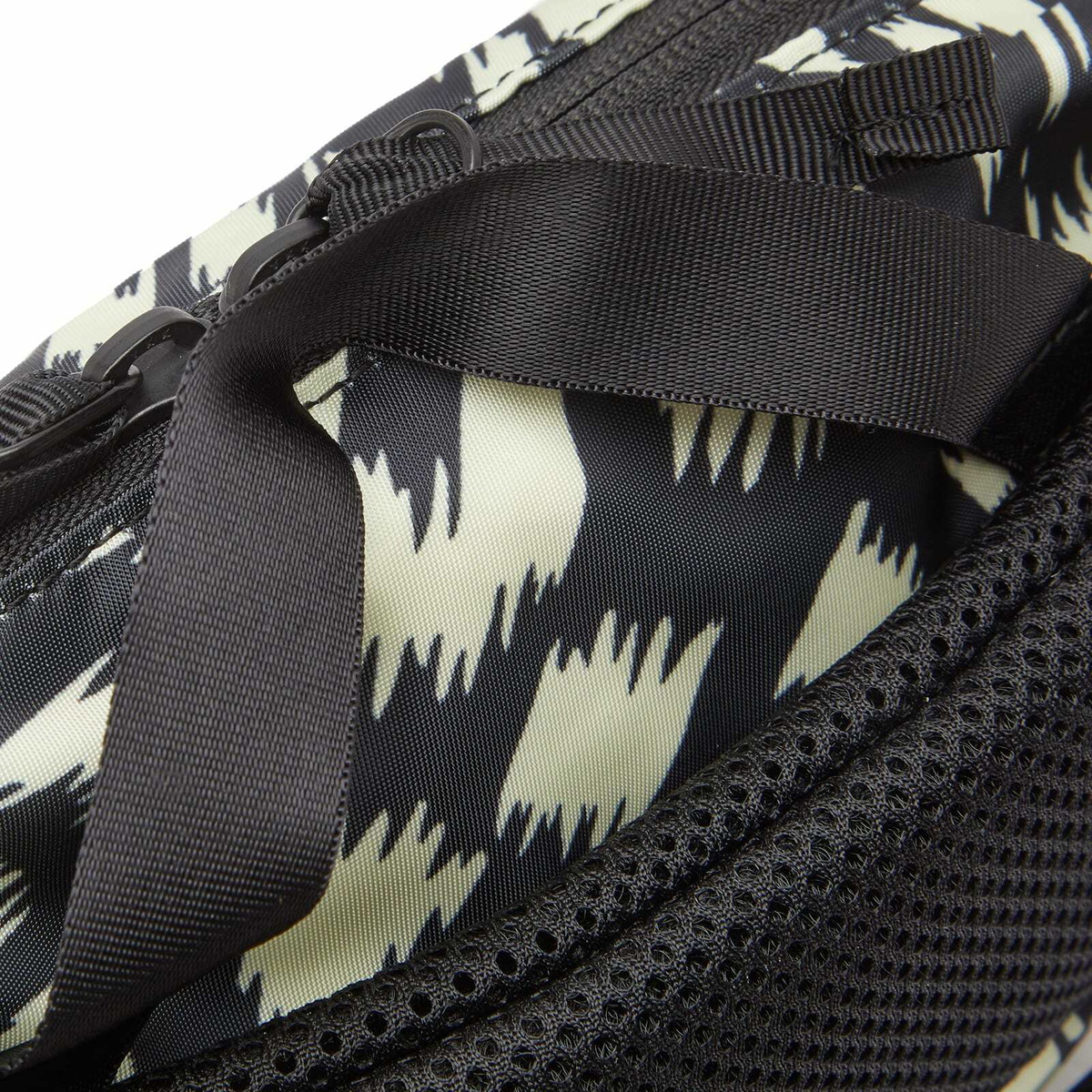 Noma t.d. Men's Jungle Fanny Bag in Jungle Black