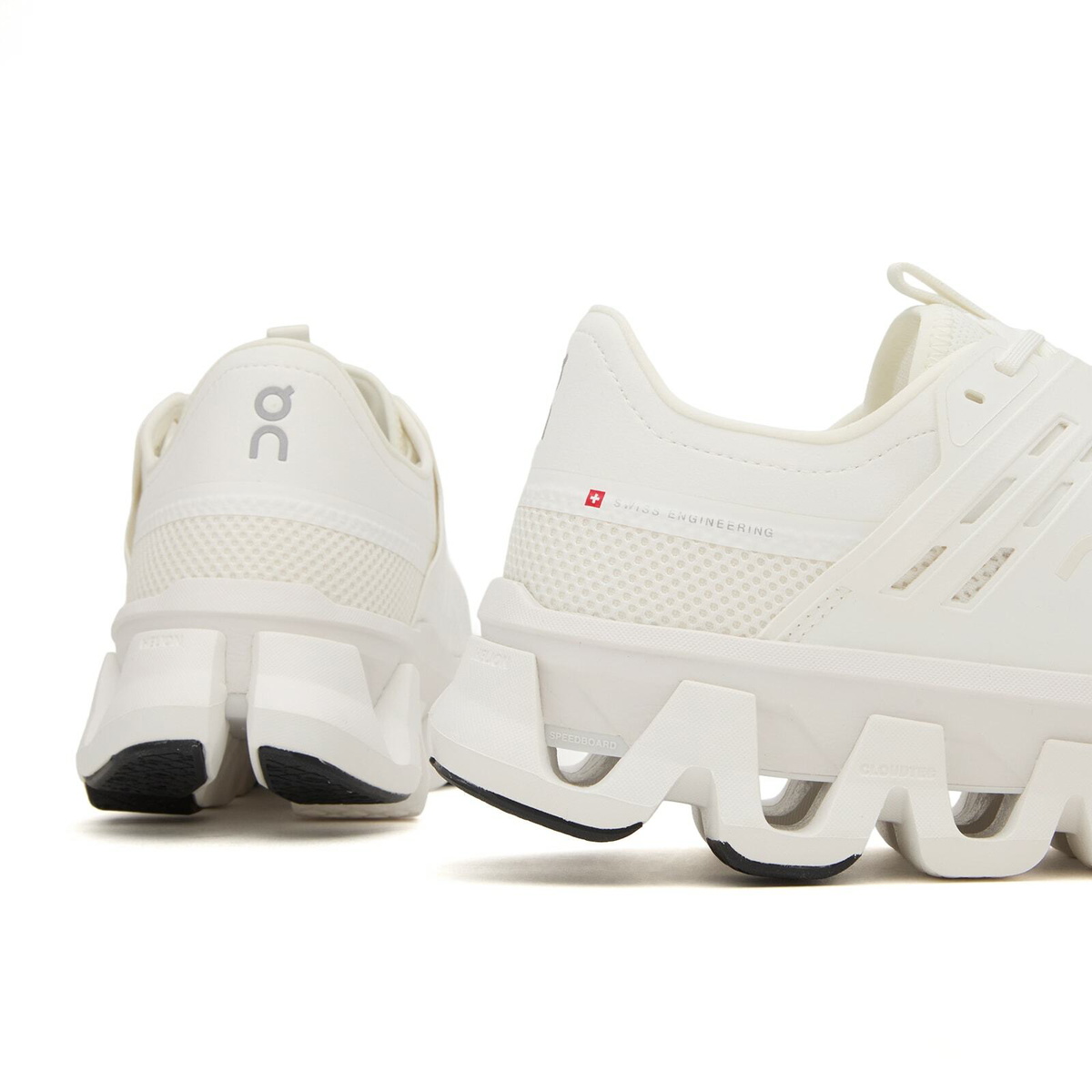 ON Men's Cloudswift Amp Sneaker in White/White