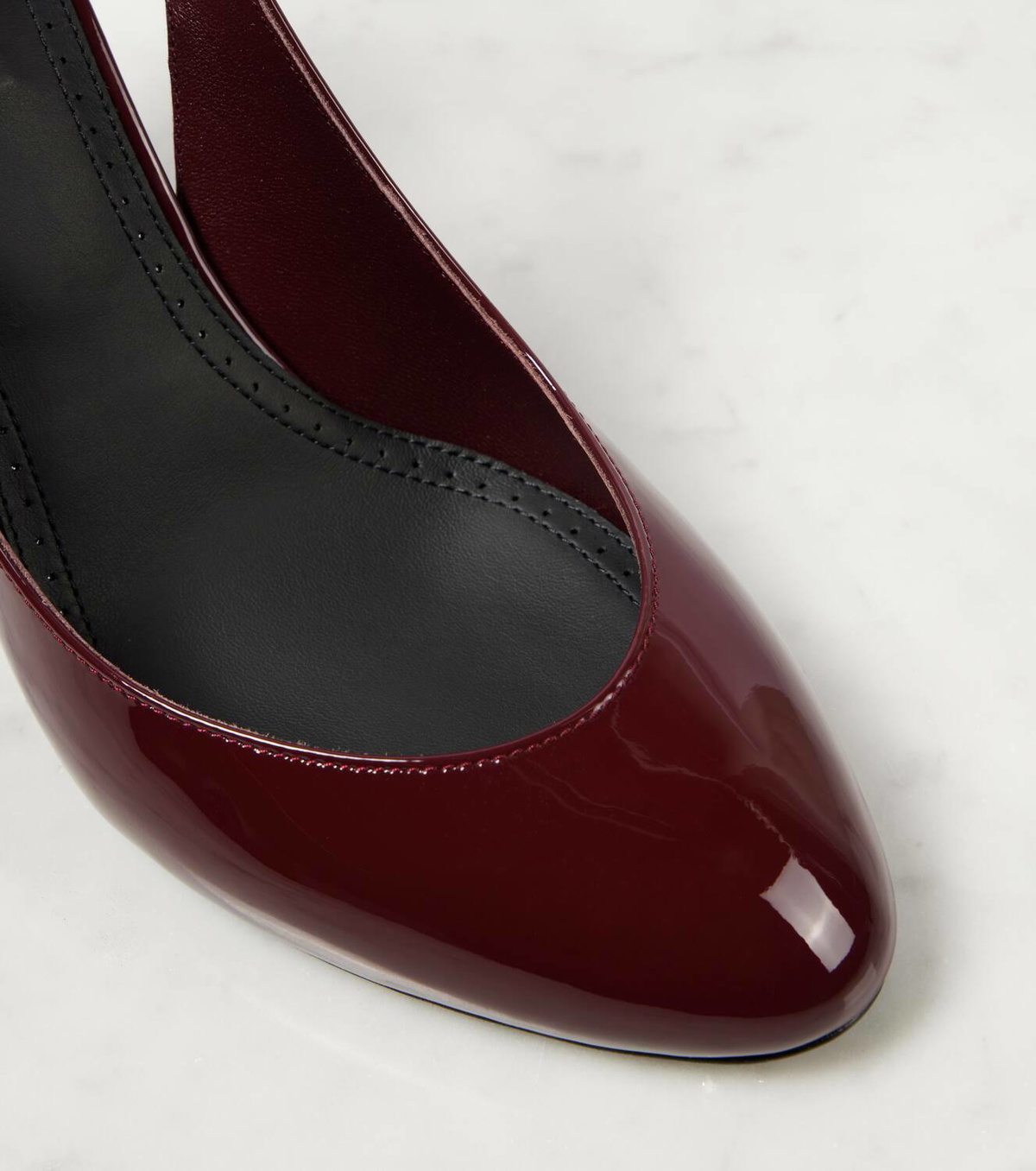 【関税&送料込】Alaia Patent Leather Decollete Decollete patent leather pumps in red - Alaia | Mytheresa
