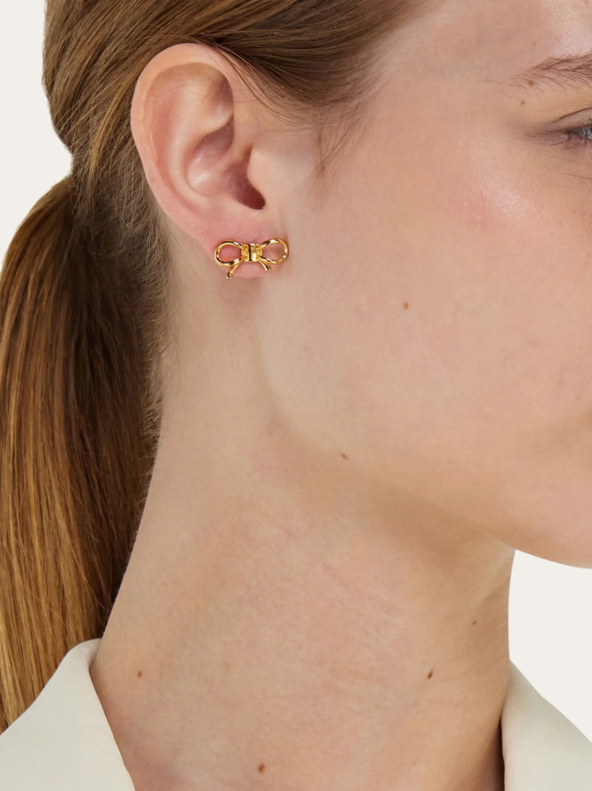 Ferragamo Womens Vara bow earrings in Gold