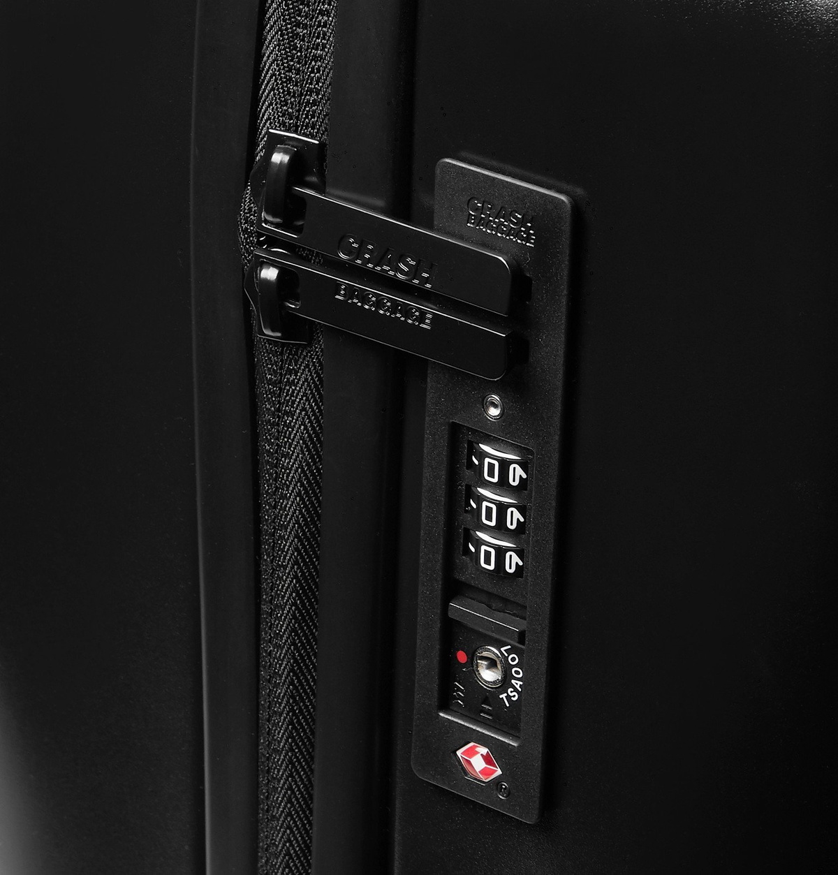 Crash Baggage - Icon Medium Polycarbonate Suitcase - Black