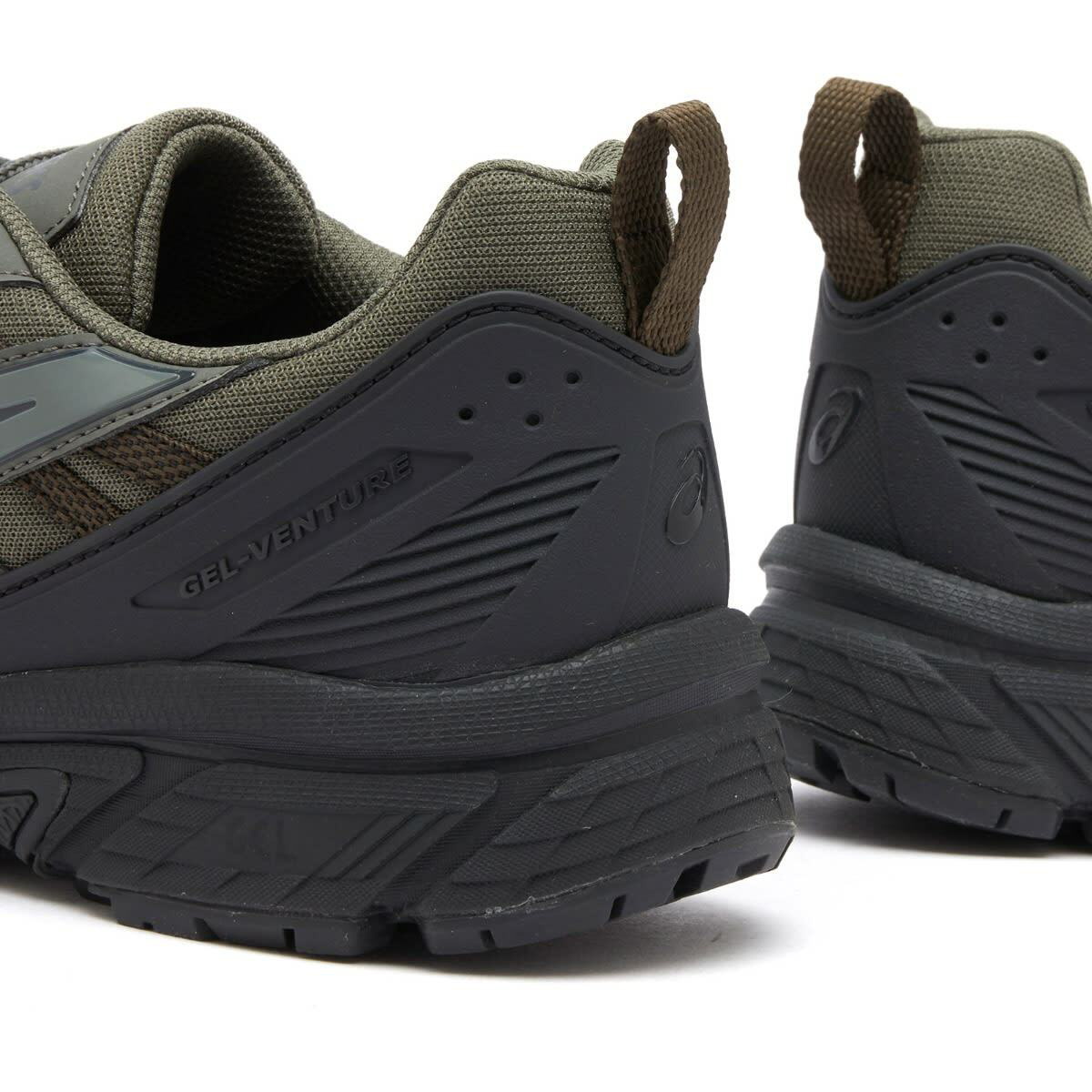 Asics Gel-Venture 6 Shield Sneakers in Graphite Grey/Truffle