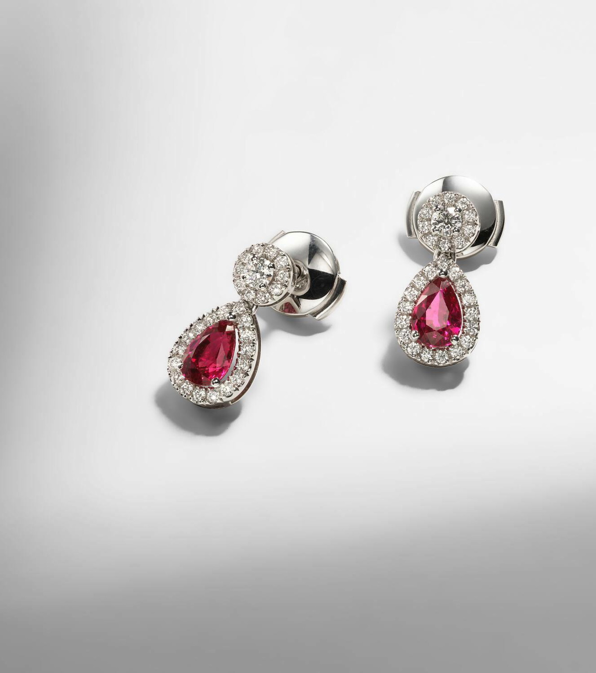 Bucherer Fine Jewellery Classics 18kt white gold drop earrings with rubies and diamonds