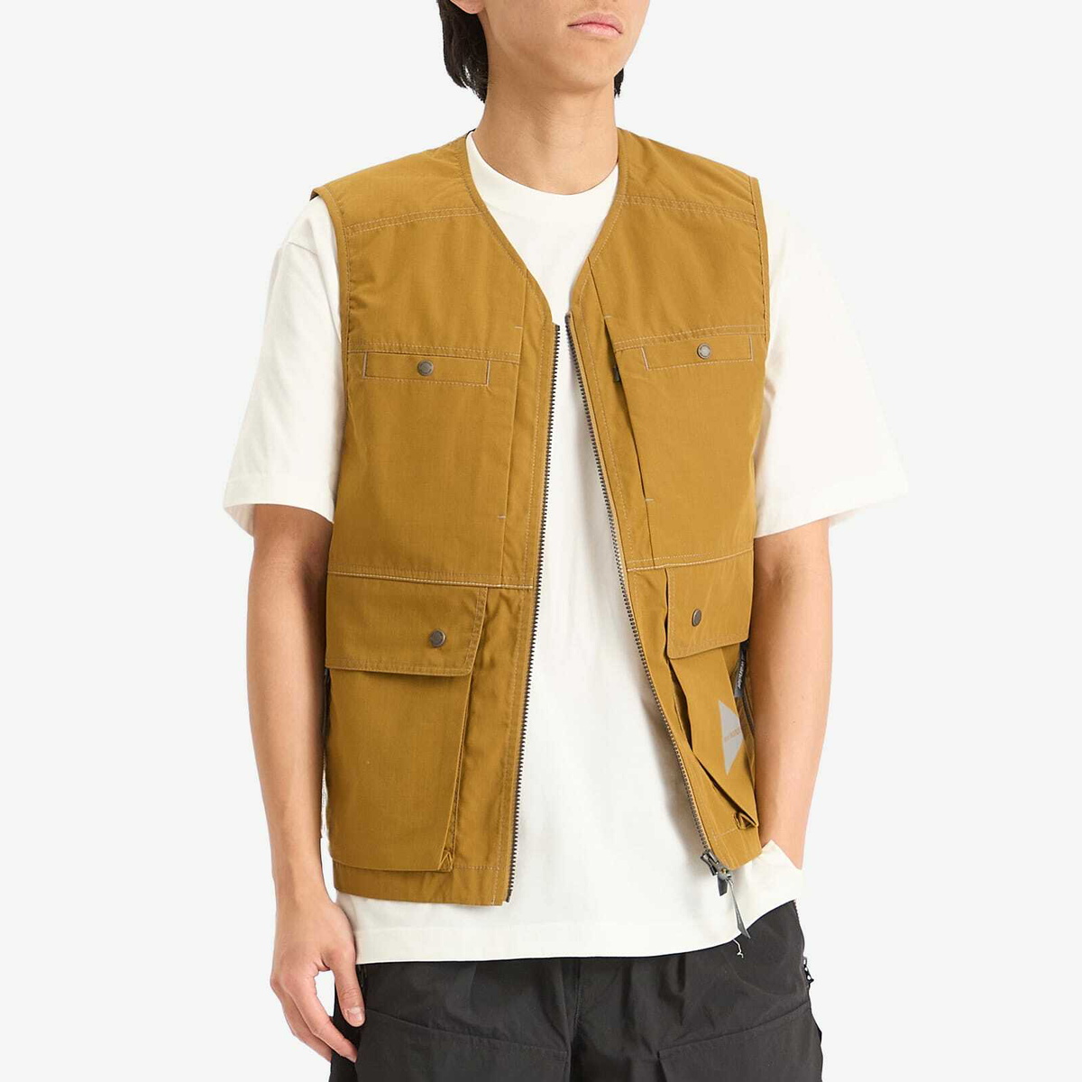 and wander Men's Tough Aramid Vest in Camel