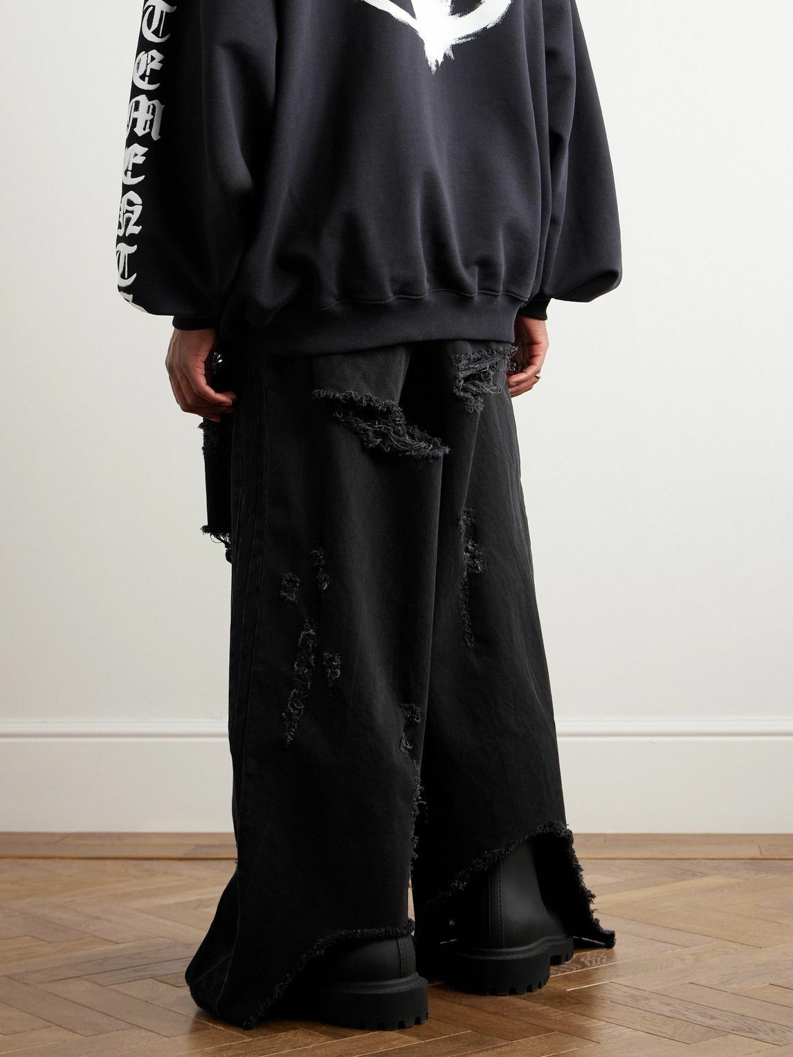 パンツ VETEMENTS DESTROYRD JEANS Vetements Destroyed Baggy Jeans. Brand new with tags. Retail