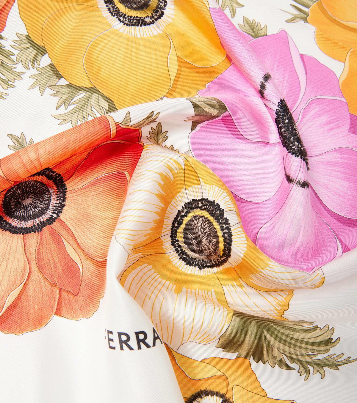 Ferragamo正規品/関税送料込み BOUQUET PRINT Scarf Ferragamo floral-print Silk Scarf | Neutrals | FARFETCH